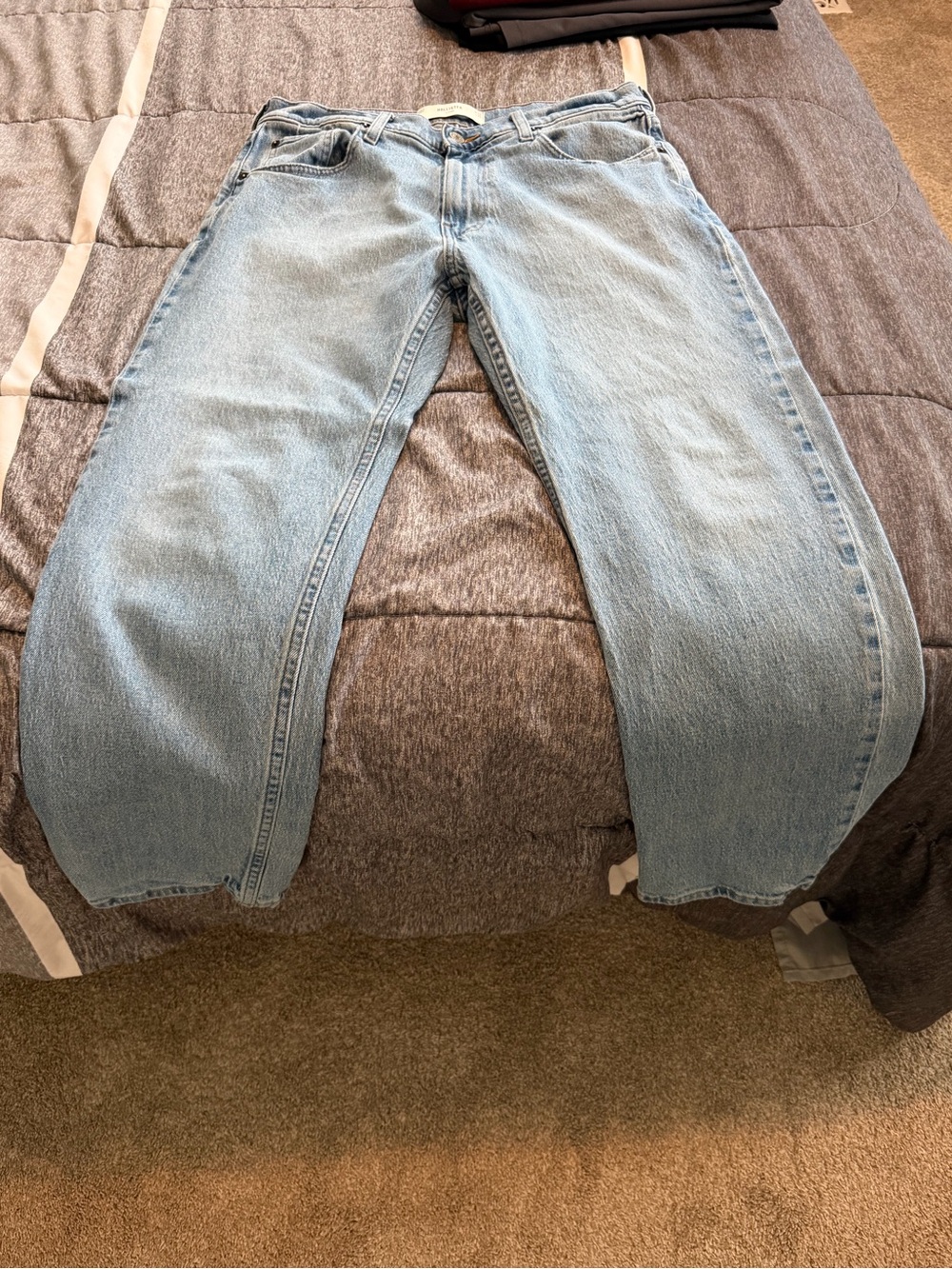 Hollister Light Wash Relaxed Men’s Jeans *Loose*